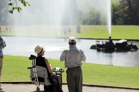 credit bleak-house-chatsworth-fountain